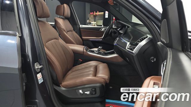 BMW X5 2021 — photo 17