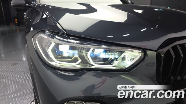 BMW X5 2021 — photo 8