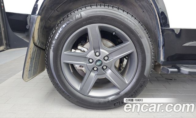 Land Rover Defender 2024 — photo 5