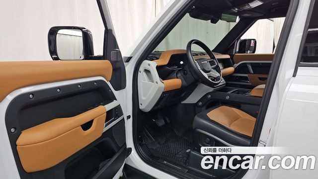 Land Rover Defender 2024 — photo 13