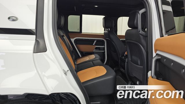 Land Rover Defender 2024 — photo 17