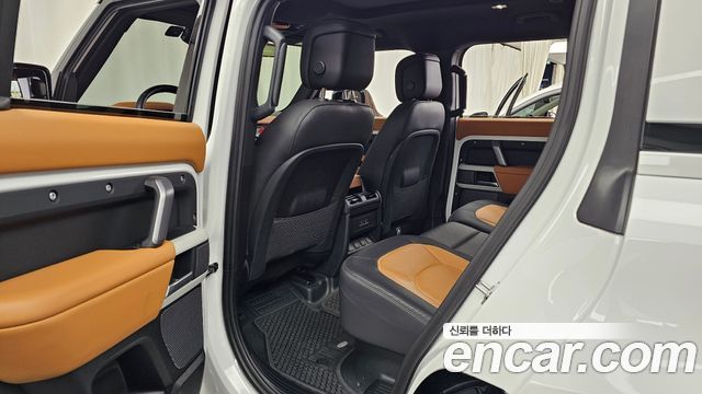 Land Rover Defender 2024 — photo 18
