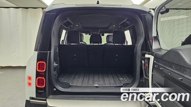 Land Rover Defender 2024 — photo 25