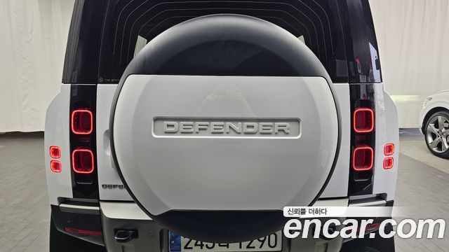 Land Rover Defender 2024 — photo 26