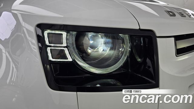Land Rover Defender 2024 — photo 8