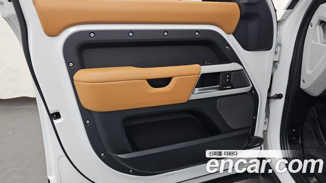 Land Rover Defender 2024 — photo 14