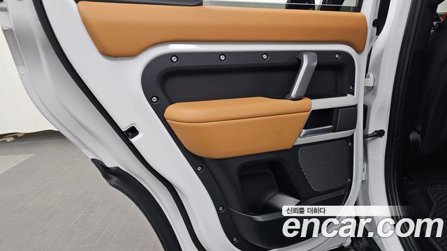 Land Rover Defender 2024 — photo 15