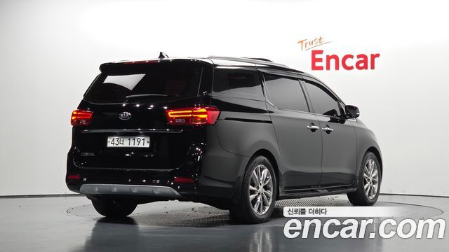 Kia Canival 2019 — photo 2