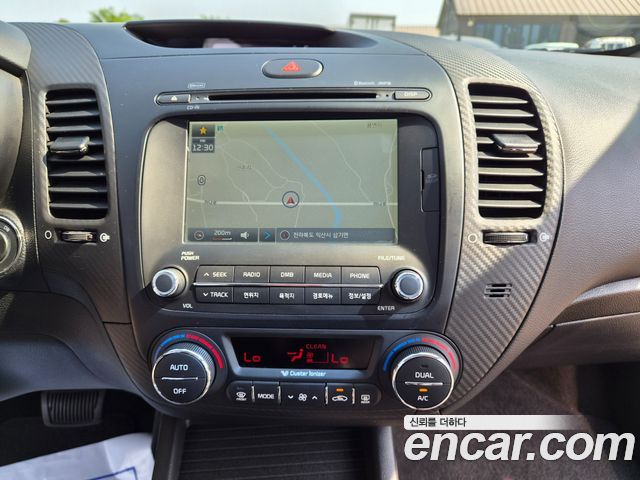 Kia K3 2013 — photo 12