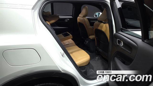 Volvo XC40 2020 — photo 18