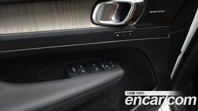 Volvo XC40 2020 — photo 24