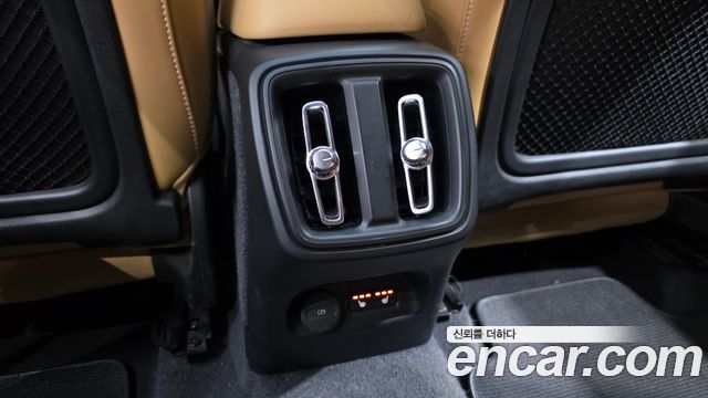 Volvo XC40 2020 — photo 25