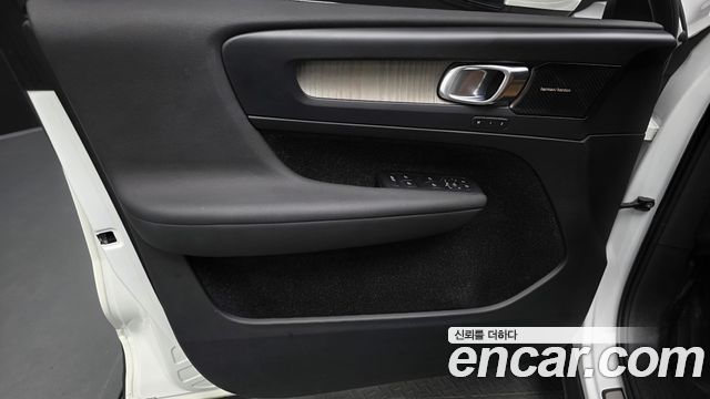 Volvo XC40 2020 — photo 14