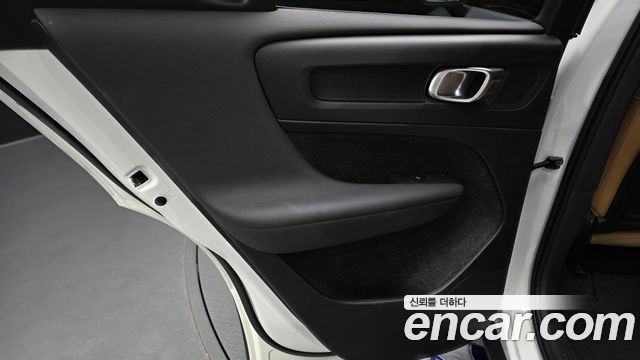 Volvo XC40 2020 — photo 15