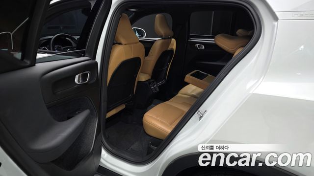 Volvo XC40 2020 — photo 16