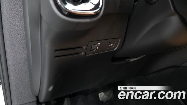 Volvo XC40 2020 — photo 28