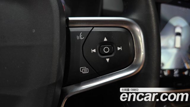 Volvo XC40 2020 — photo 31