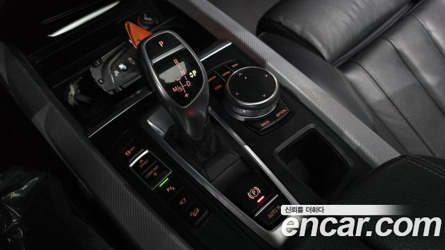 BMW X5 2018 — photo 12