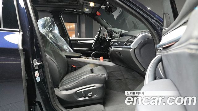 BMW X5 2018 — photo 16