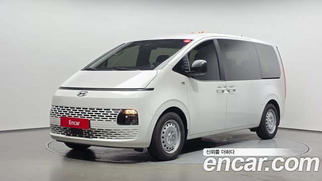 Hyundai Staria 2023 — photo 1