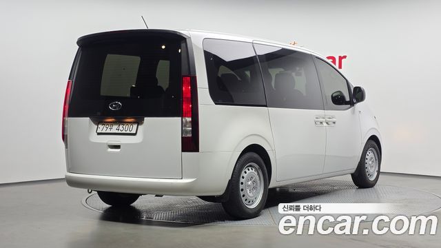 Hyundai Staria 2023 — photo 2