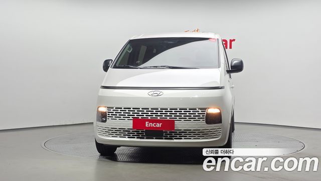Hyundai Staria 2023 — photo 3