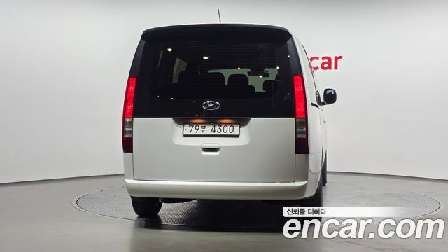 Hyundai Staria 2023 — photo 4
