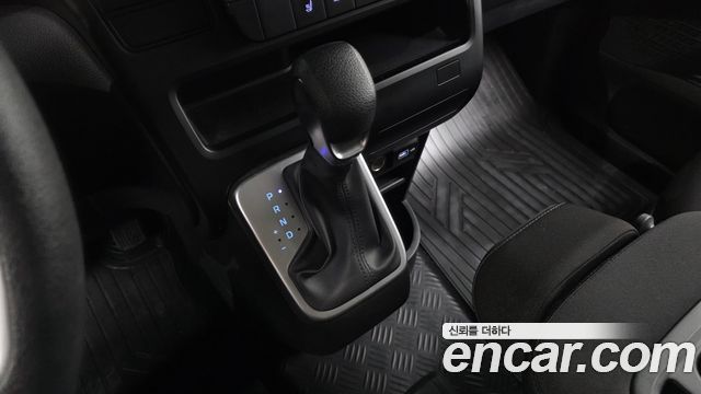 Hyundai Staria 2023 — photo 9