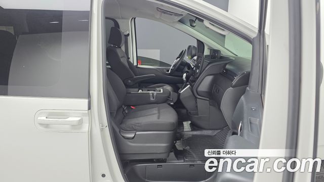 Hyundai Staria 2023 — photo 11