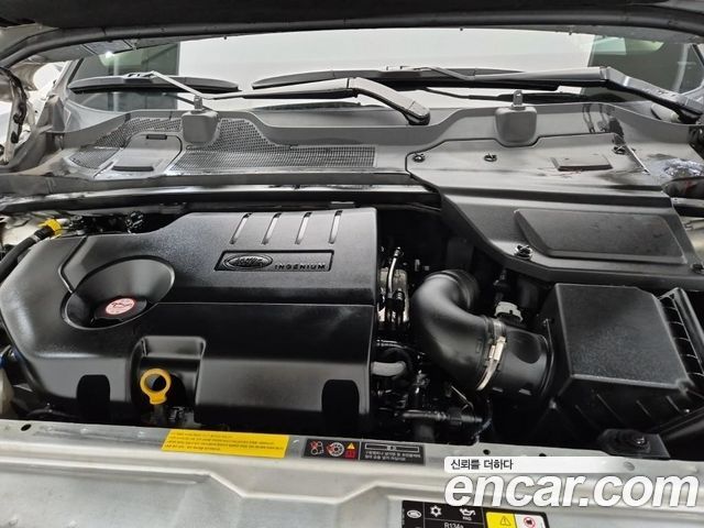 Land Rover Discovery Sport 2016 — photo 18