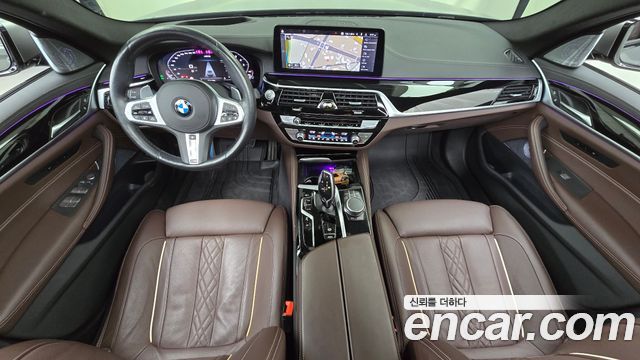 BMW 5-Series 2021 — photo 10