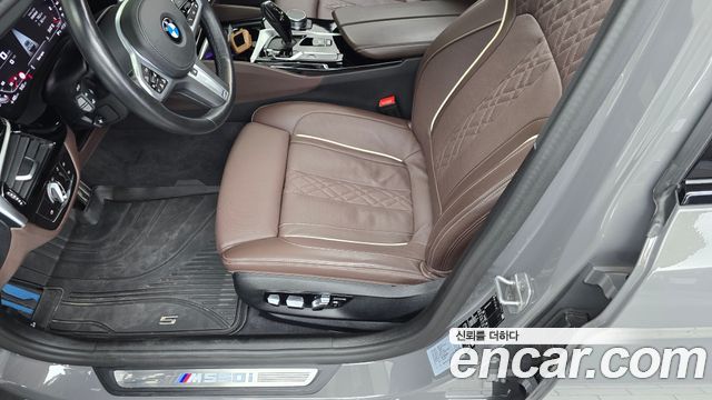 BMW 5-Series 2021 — photo 24