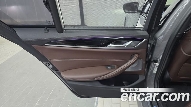 BMW 5-Series 2021 — photo 15