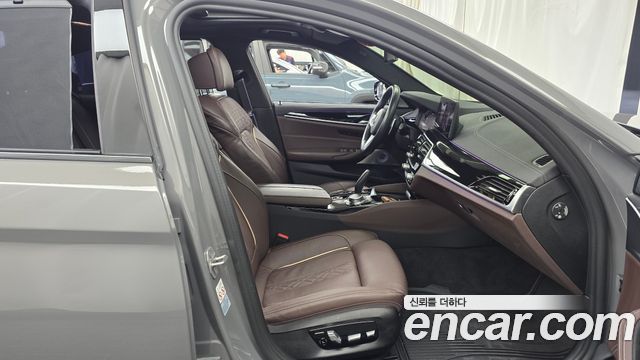 BMW 5-Series 2021 — photo 16