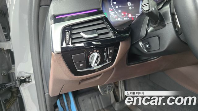 BMW 5-Series 2021 — photo 27