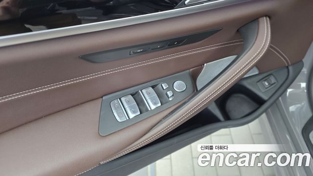 BMW 5-Series 2021 — photo 29