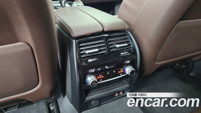 BMW 5-Series 2021 — photo 31
