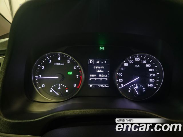 Hyundai AVANTE 2017 — photo 8