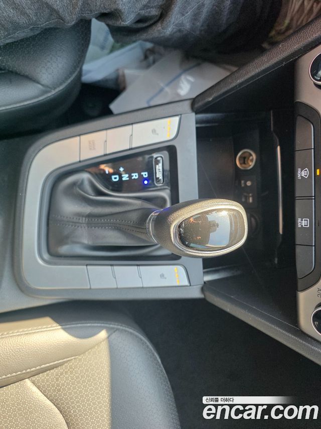 Hyundai AVANTE 2017 — photo 9