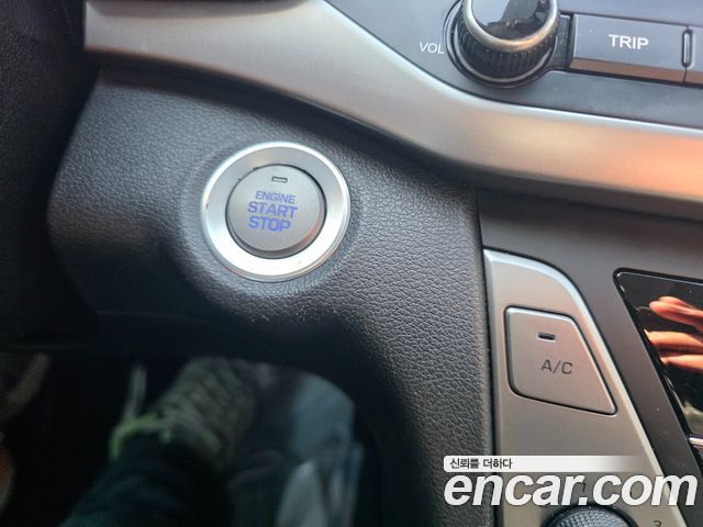Hyundai AVANTE 2017 — photo 11