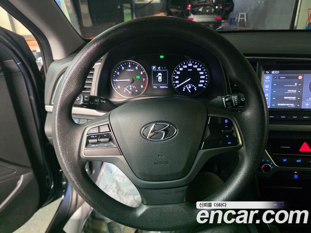 Hyundai AVANTE 2017 — photo 15