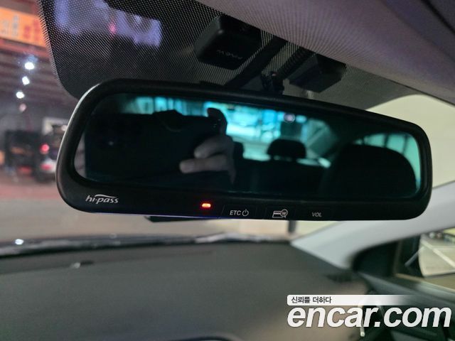 Hyundai AVANTE 2017 — photo 16