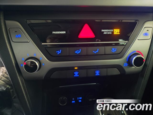 Hyundai AVANTE 2017 — photo 18