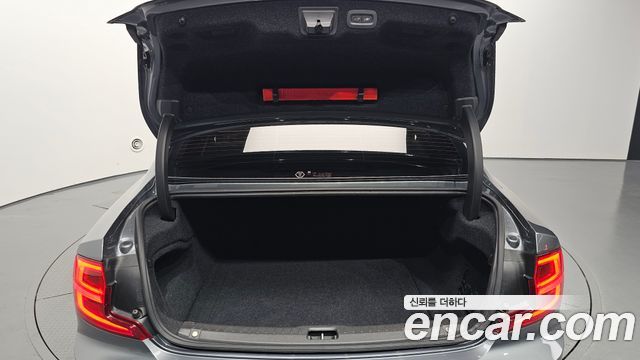 Volvo S90 2018 — photo 26