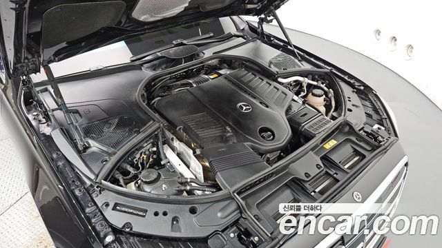 Mercedes-Benz S-Class 2023 — photo 6