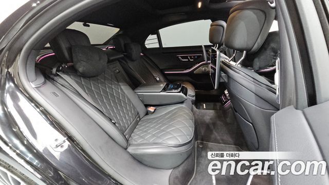 Mercedes-Benz S-Class 2023 — photo 17