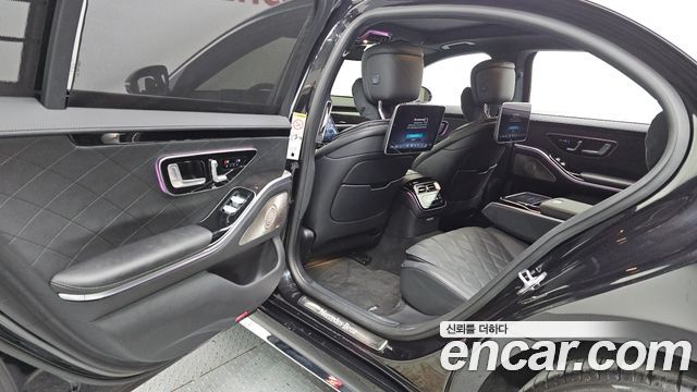 Mercedes-Benz S-Class 2023 — photo 16