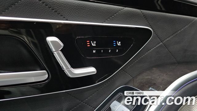 Mercedes-Benz S-Class 2023 — photo 31