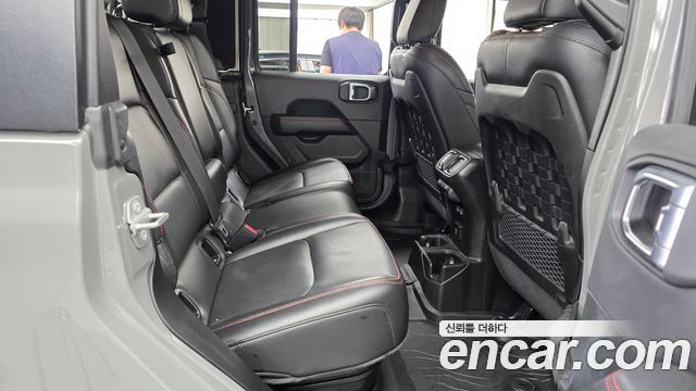 Jeep Gladiator 2022 — photo 11