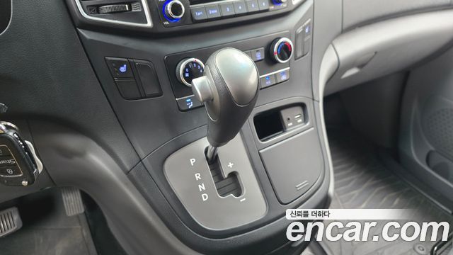 Hyundai Starex 2018 — photo 12